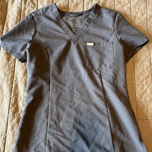 Figs slim fit Catarina 1 pocket scrub top + Zamora jogger bottom in night sky